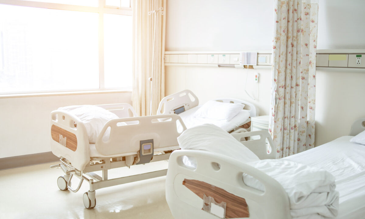 Leben retten durch Innovation – Wie intelligente Brandschutzmaßnahmen die Folgen von Bränden in Krankenhäusern und Pflege- und Altenheimen massiv reduzieren