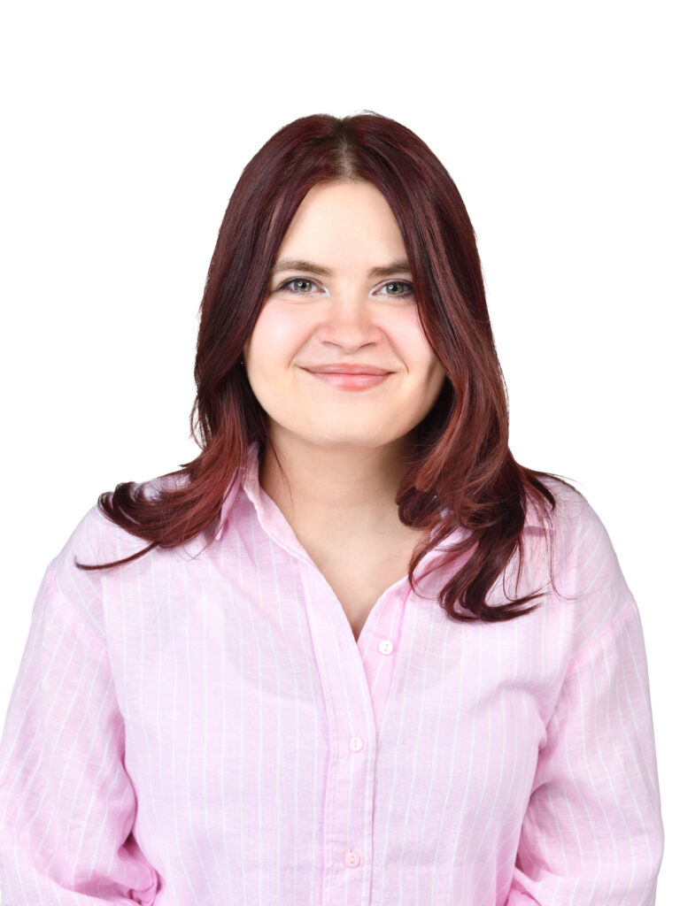 Jaqueline Hacker الفريق